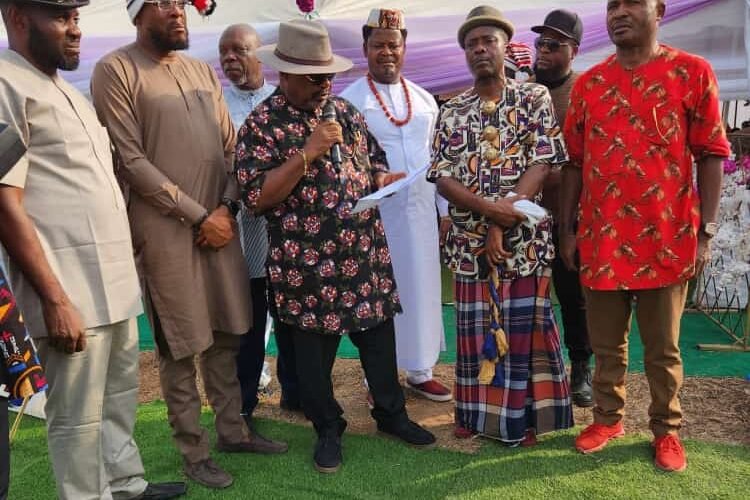 The Ikenga Gburugburu Osita Offor was received by Ohafia Mayor David Ogba, Abia Deputy Gov. Engr. Emetu, Hon. Ibe Okwara, and Chief Nwaka Inem.