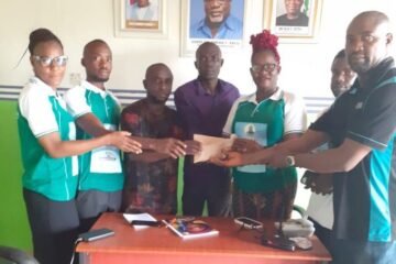 The ECK Foundation donates N250,000 to a FGC student for tuition ahead of her students’ bursary plans.