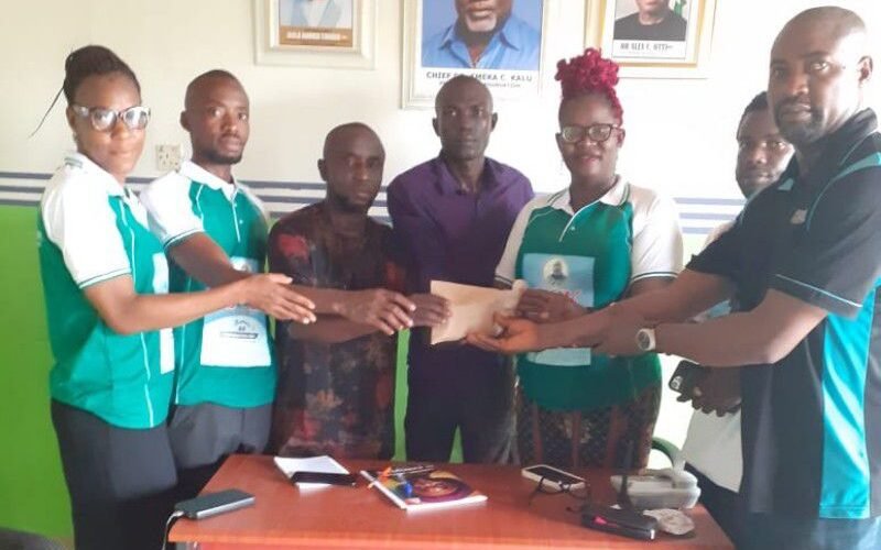 The ECK Foundation donates N250,000 to a FGC student for tuition ahead of her students’ bursary plans.